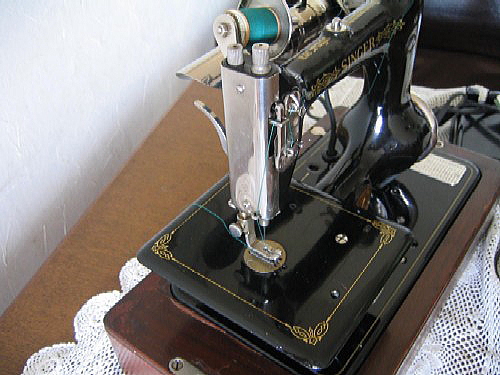 sew antiques.電気式Chain Stitch ミシン・チェーンステッチミシン 